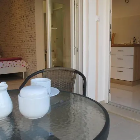 Candy Ap.-near Center,bus,beach+free Parking Place Apartment