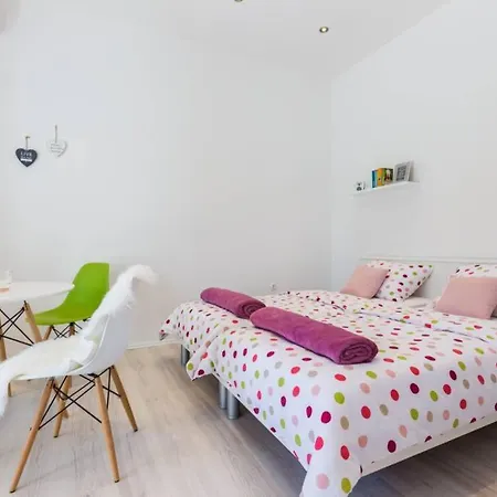 Apartment Candy Ap.-near Center,bus,beach+free Parking Place *